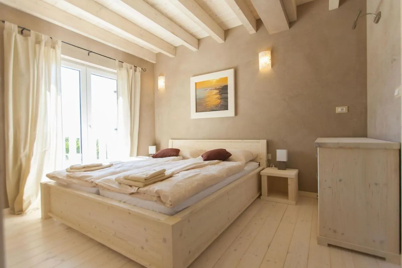 Villa Bianca Pola 0*,