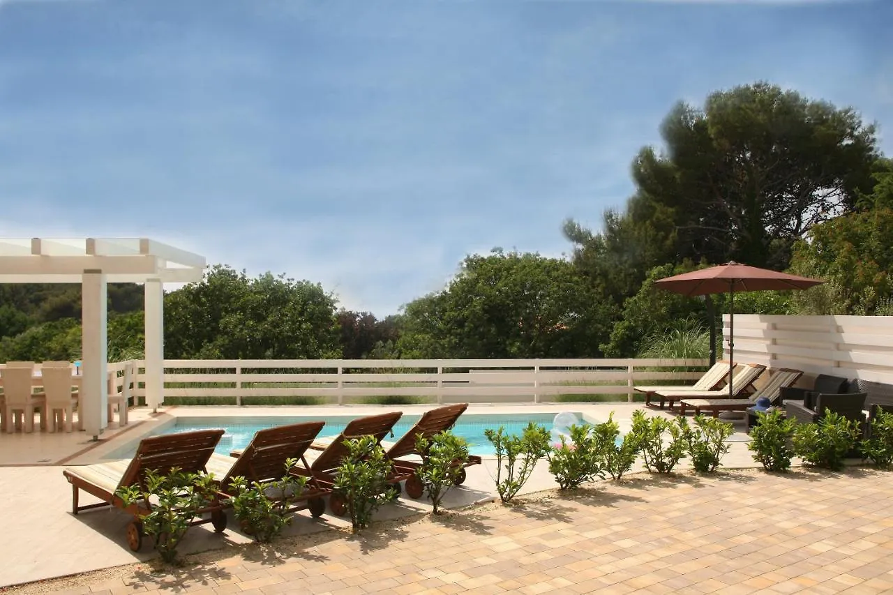 Villa Bianca Pola 0*,  Croazia